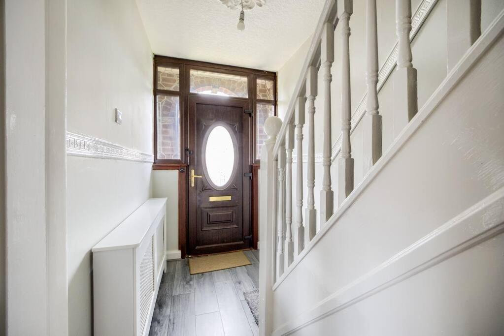Low Rate - Coventry For 3 Bedroom House With Garden, Free Netflix And Unlimited Wi-Fi - Driveway Parking - Agc Extérieur photo
