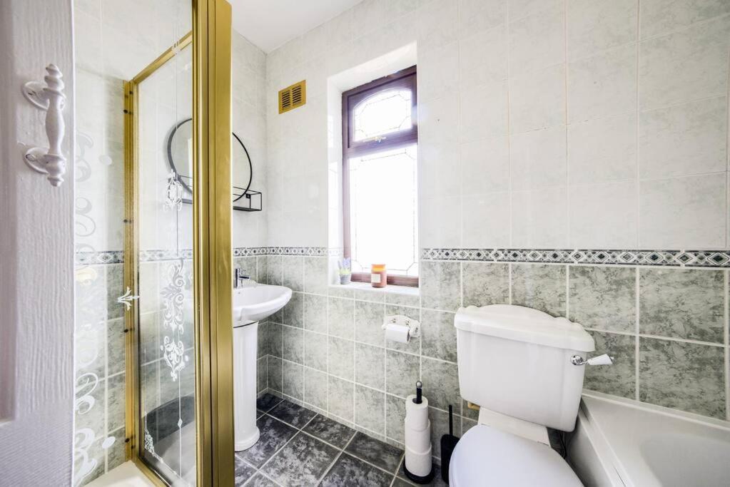 Low Rate - Coventry For 3 Bedroom House With Garden, Free Netflix And Unlimited Wi-Fi - Driveway Parking - Agc Extérieur photo