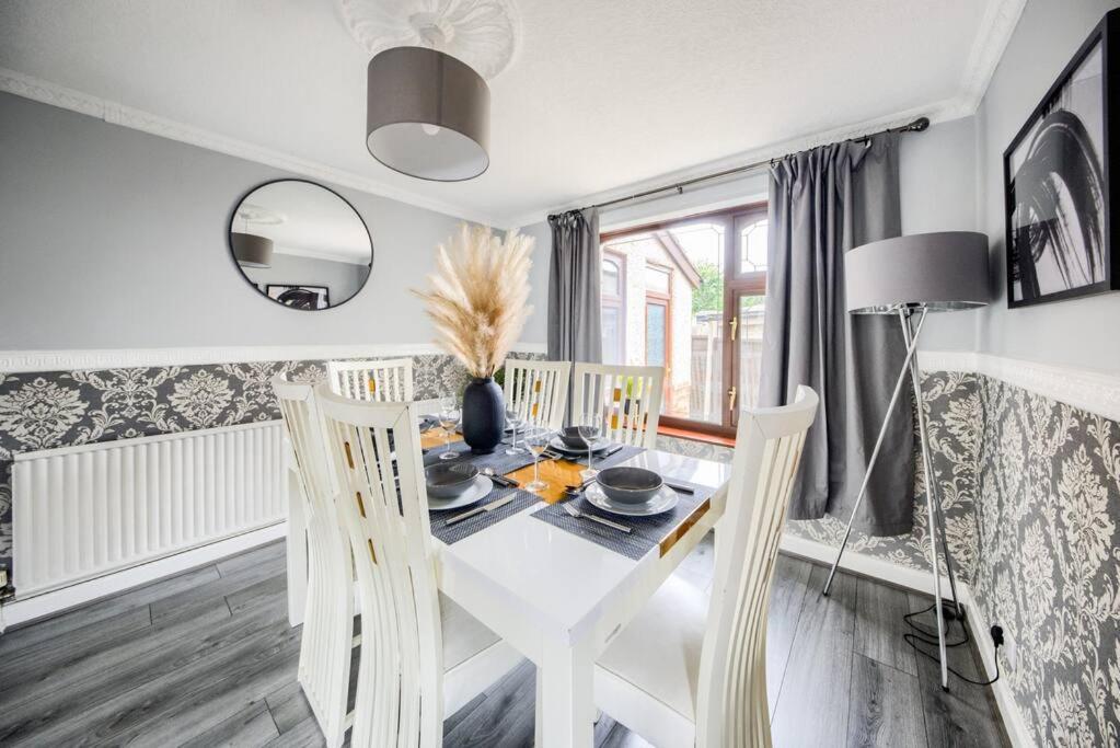 Low Rate - Coventry For 3 Bedroom House With Garden, Free Netflix And Unlimited Wi-Fi - Driveway Parking - Agc Extérieur photo