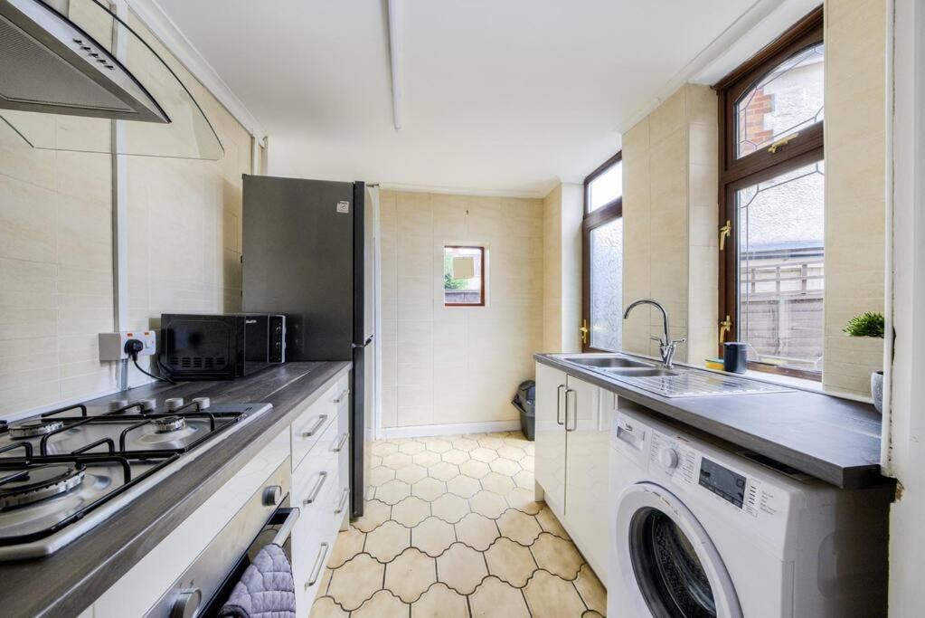 Low Rate - Coventry For 3 Bedroom House With Garden, Free Netflix And Unlimited Wi-Fi - Driveway Parking - Agc Extérieur photo